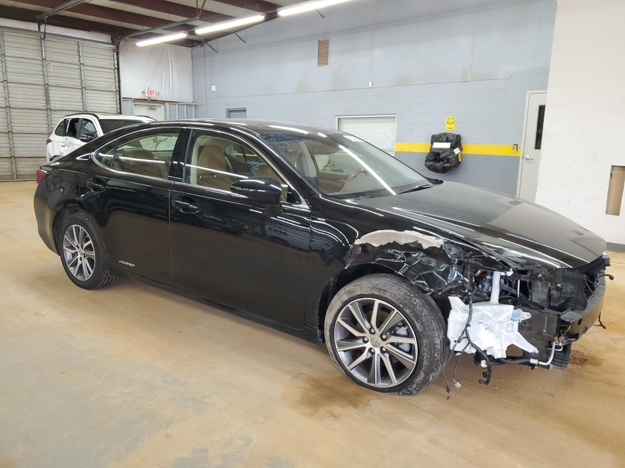 2016 Lexus ES - Image 4