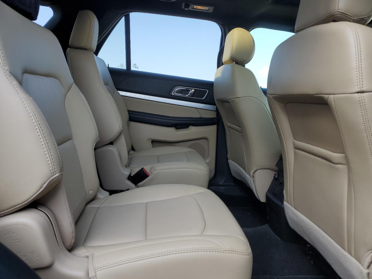 2017 Ford Explorer - Image 11