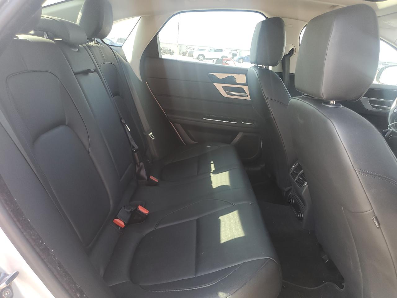 2019 Jaguar XF - Image 10