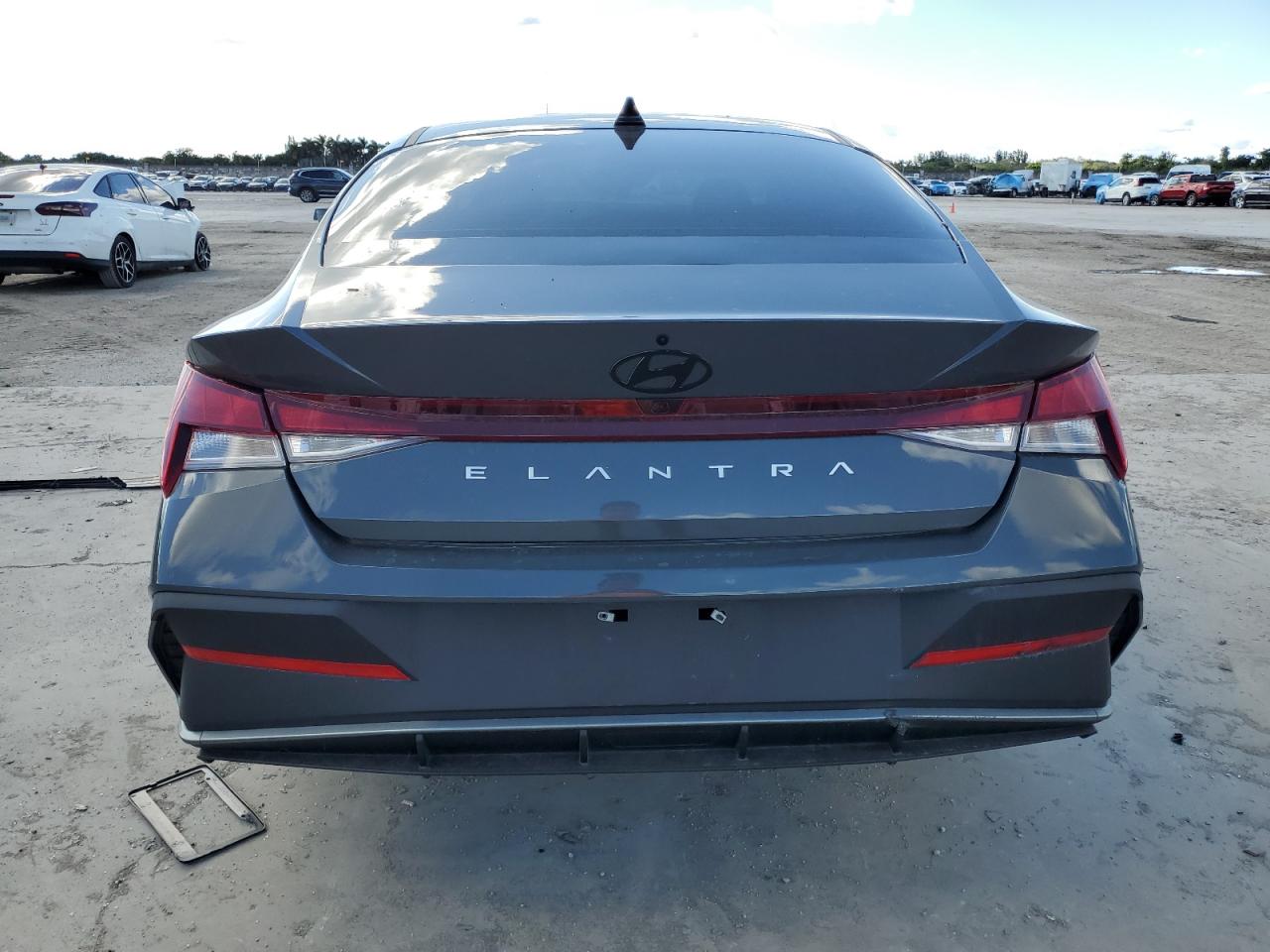 2024 Hyundai Elantra - Image 6