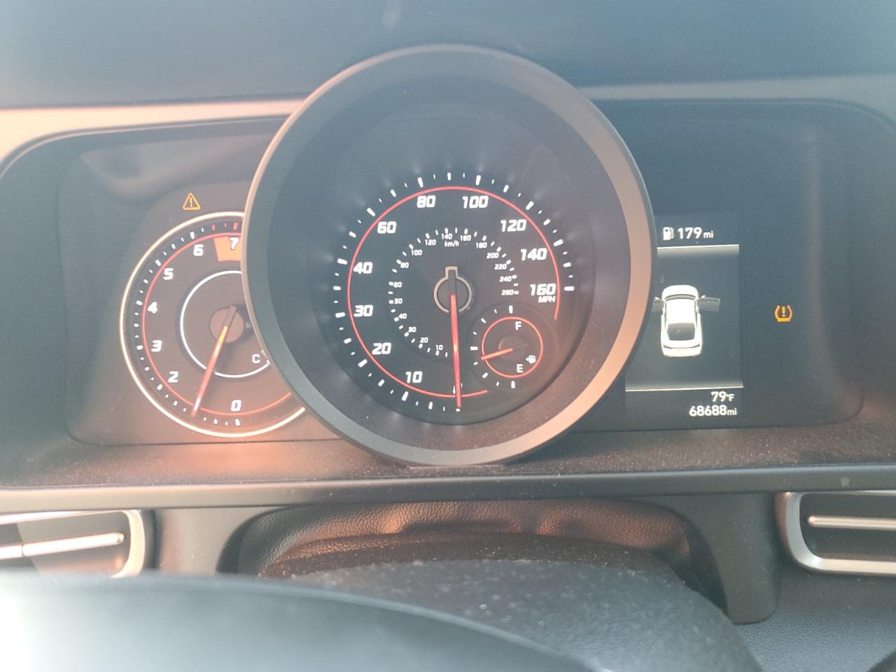 2021 Hyundai Elantra - Image 9