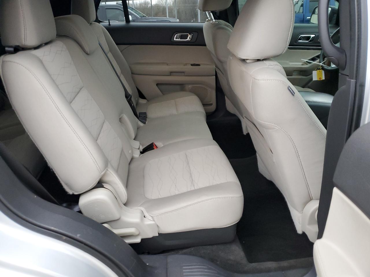 2012 Ford Explorer - Image 11