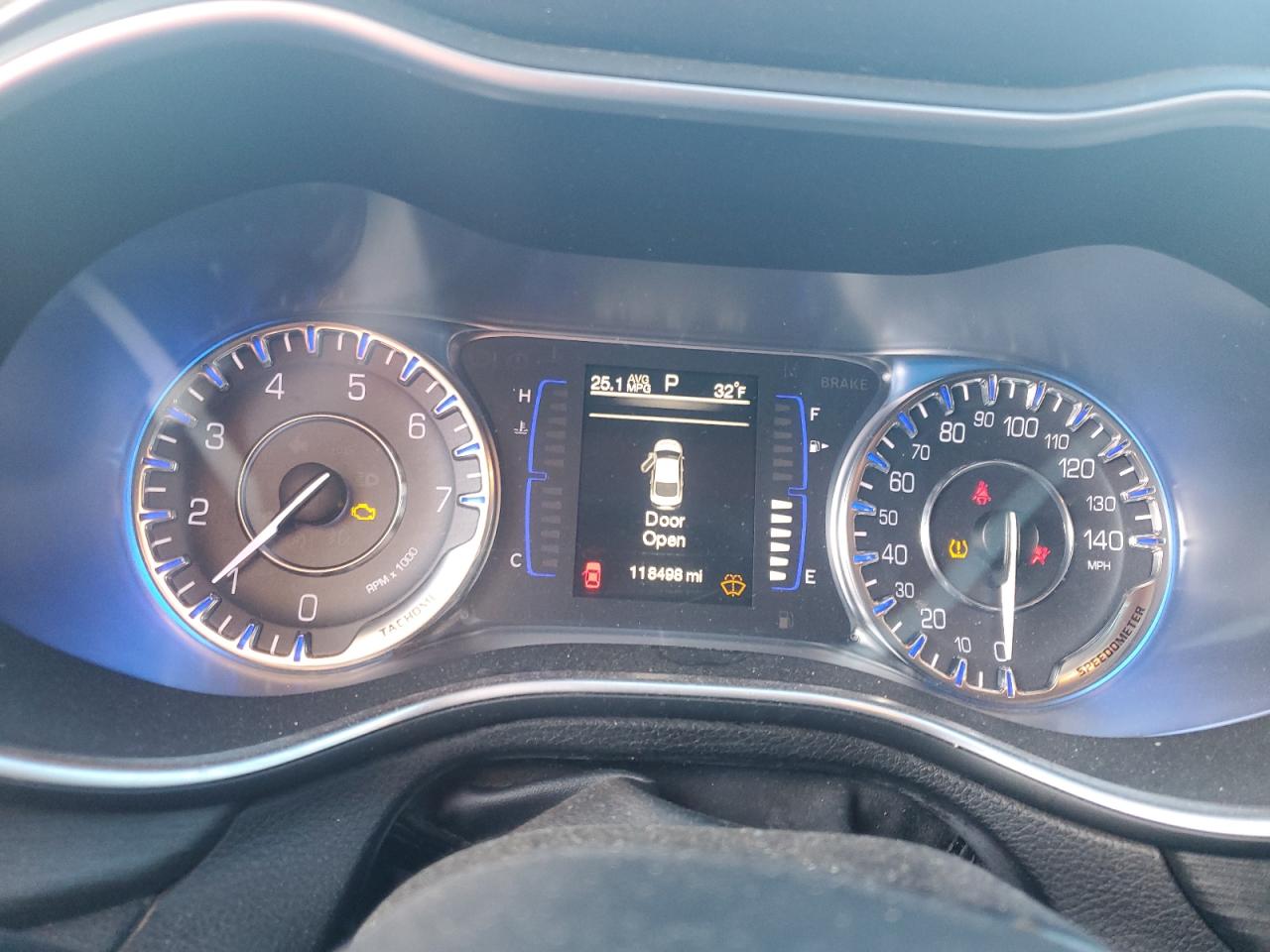 2015 Chrysler 200 - Image 9