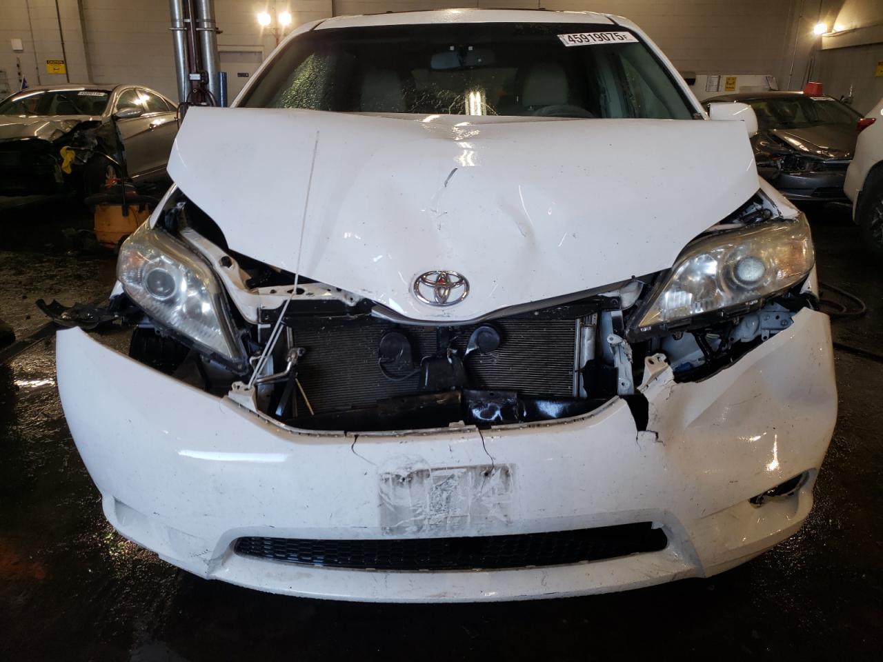 2013 Toyota Sienna - Image 5