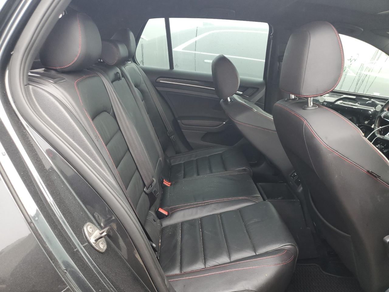 2015 Volkswagen GTI - Image 10