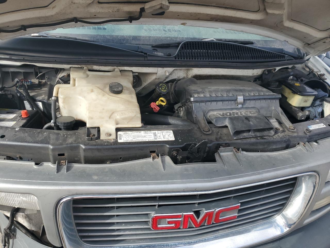 2000 GMC Savana - Image 11