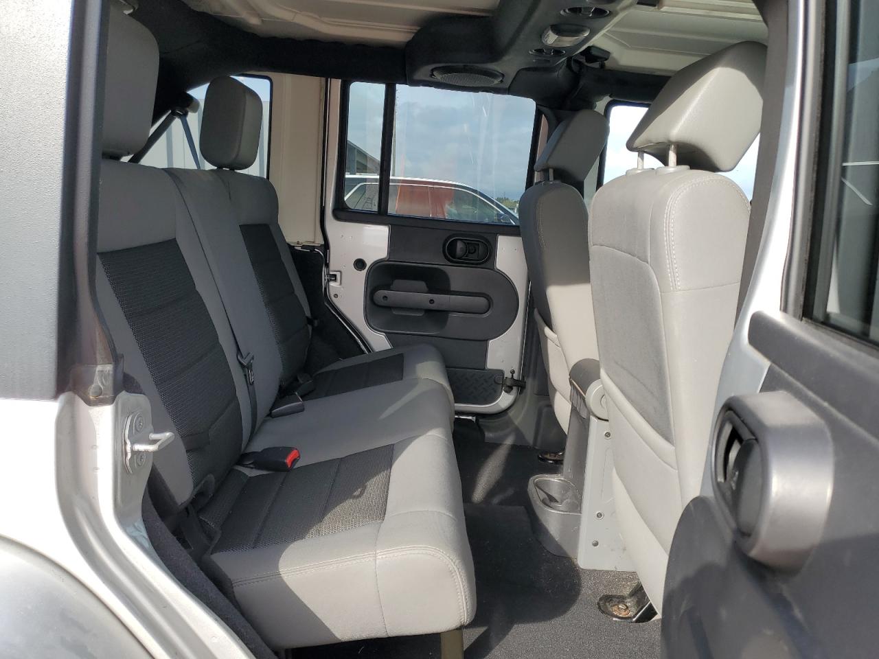 2010 Jeep Wrangler - Image 10
