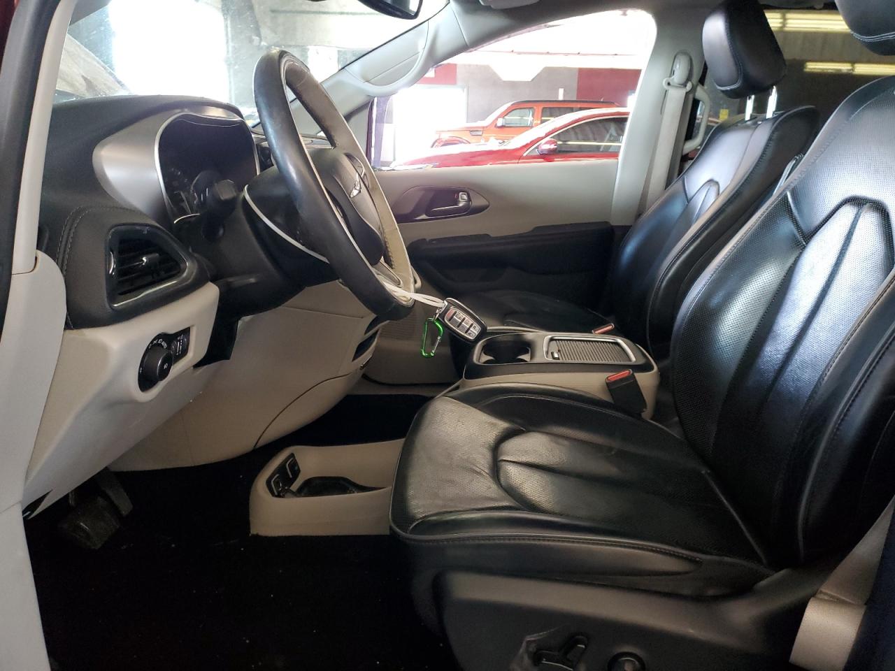2019 Chrysler Pacifica - Image 7