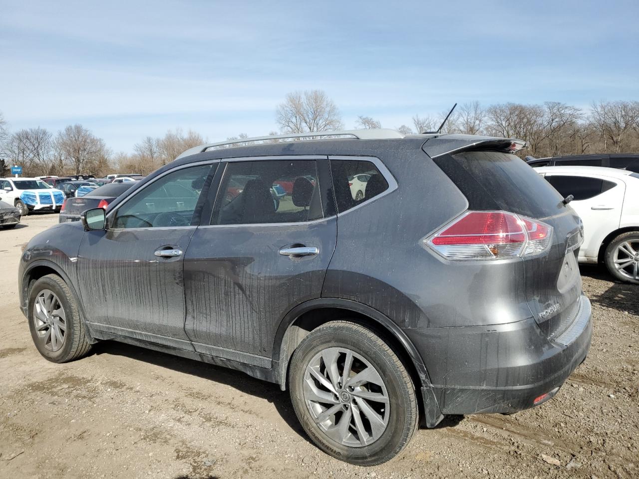 2015 Nissan Rogue - Image 2