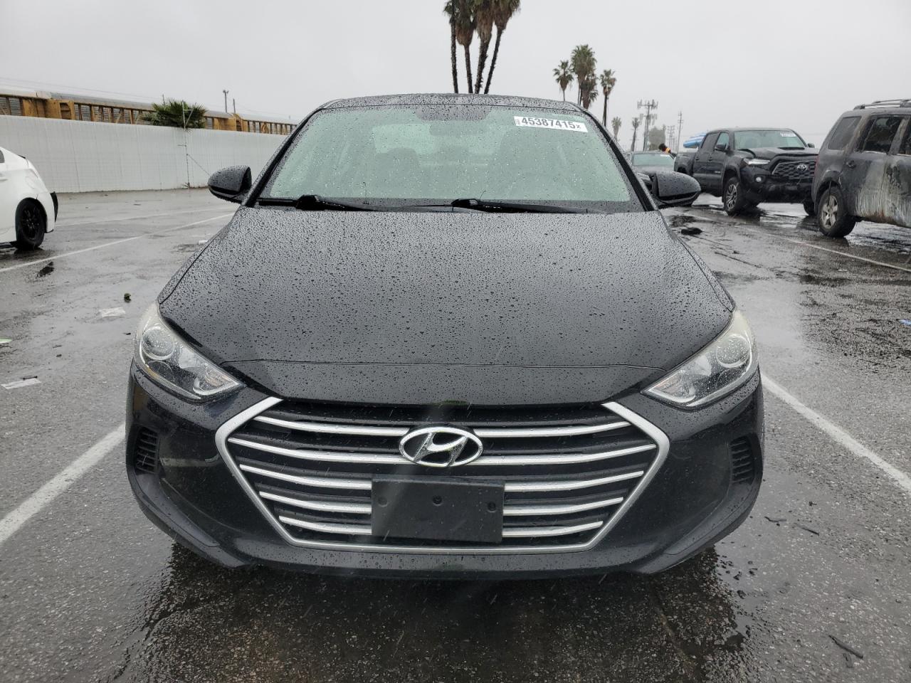 2017 Hyundai Elantra - Image 5