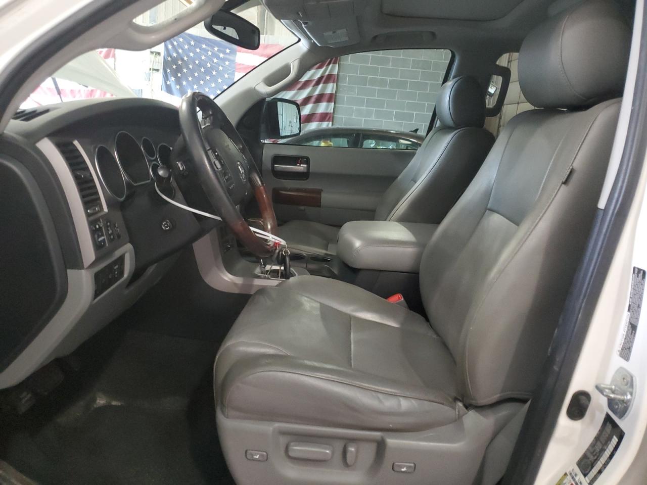 2013 Toyota Sequoia - Image 7