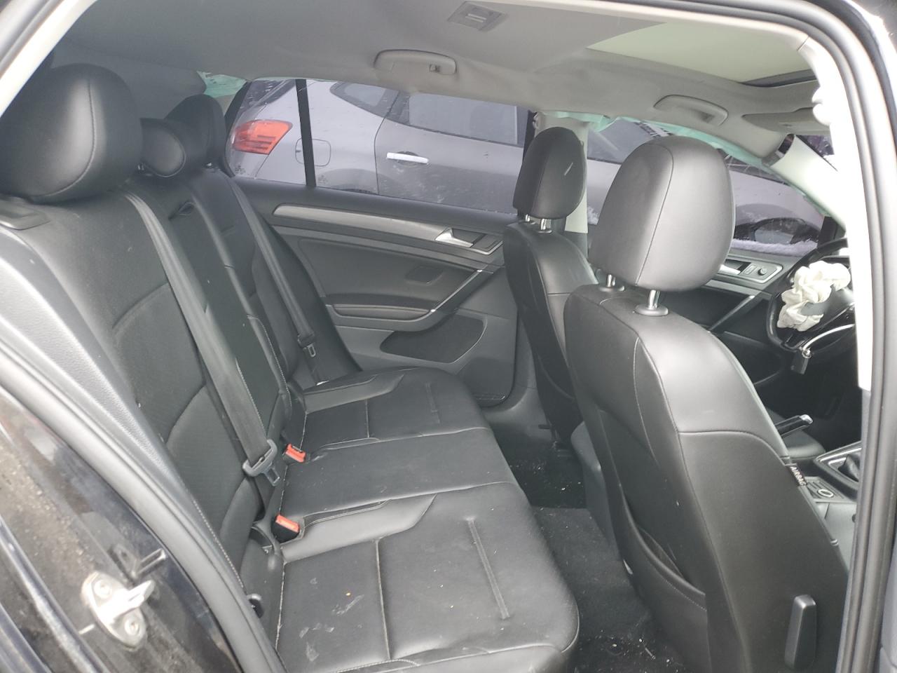 2018 Volkswagen Golf - Image 10