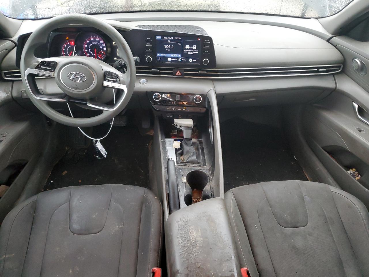 2022 Hyundai Elantra - Image 8