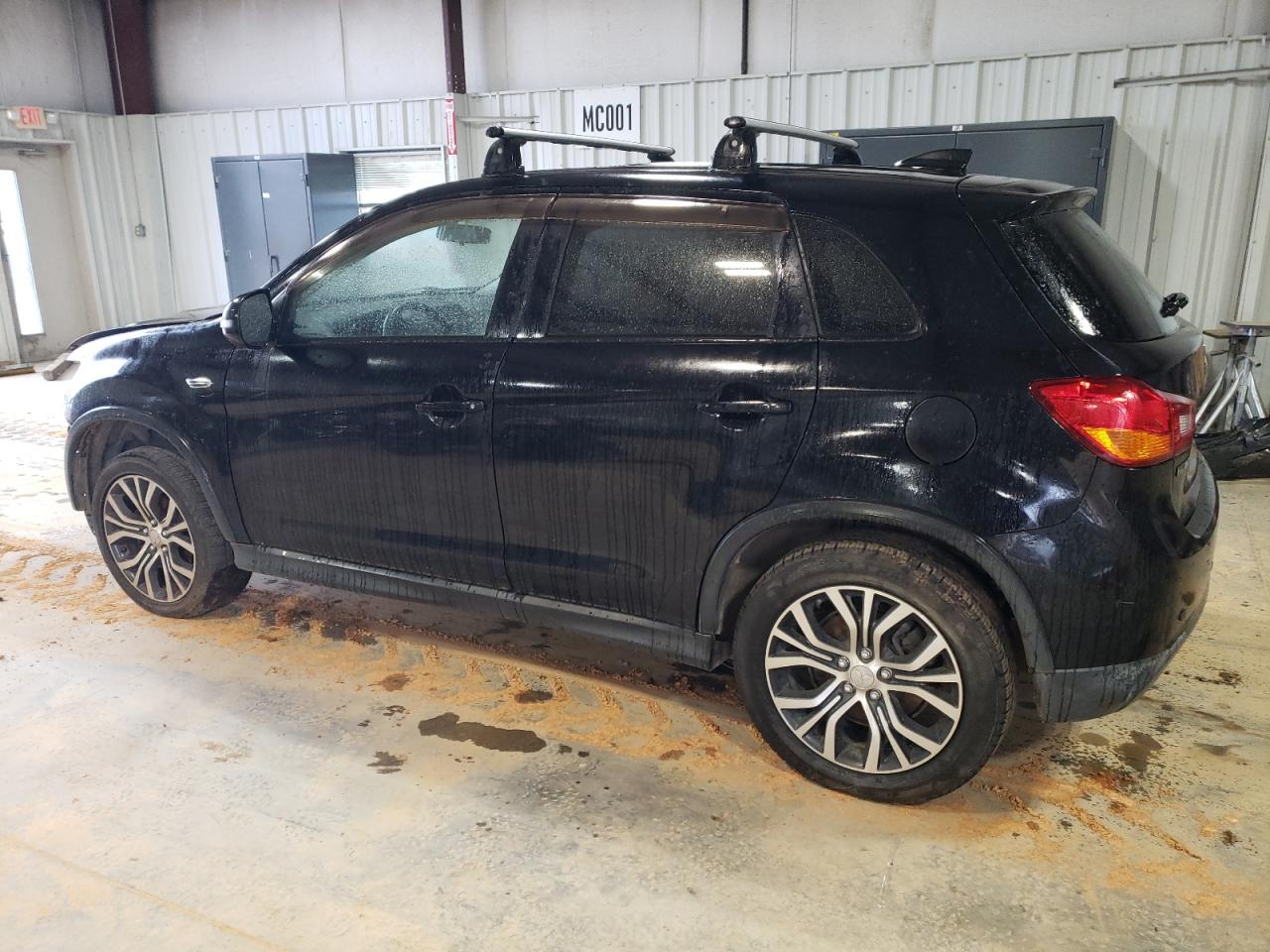 2017 Mitsubishi Outlander - Image 2
