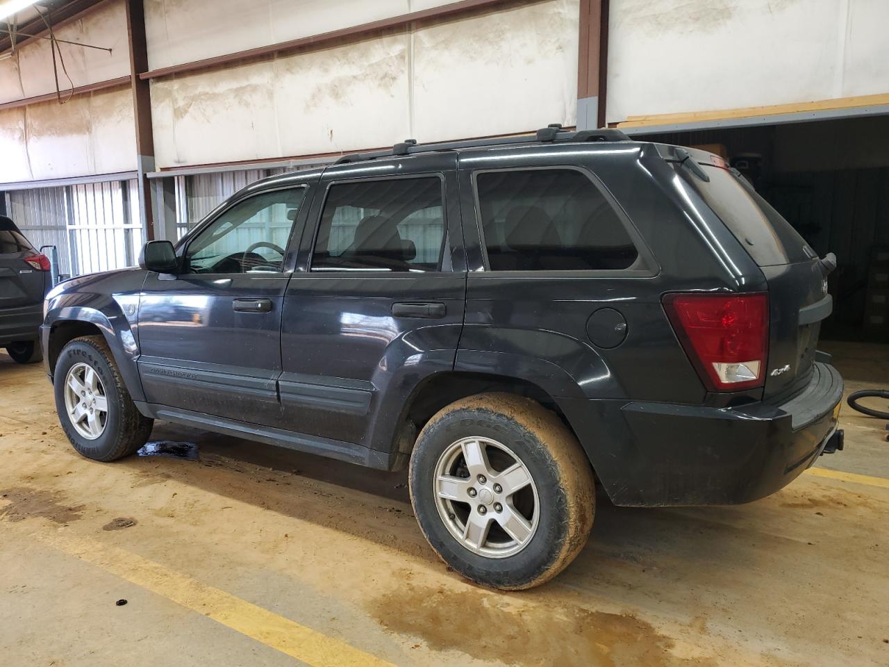 2005 Jeep Grand Cherokee - Image 2