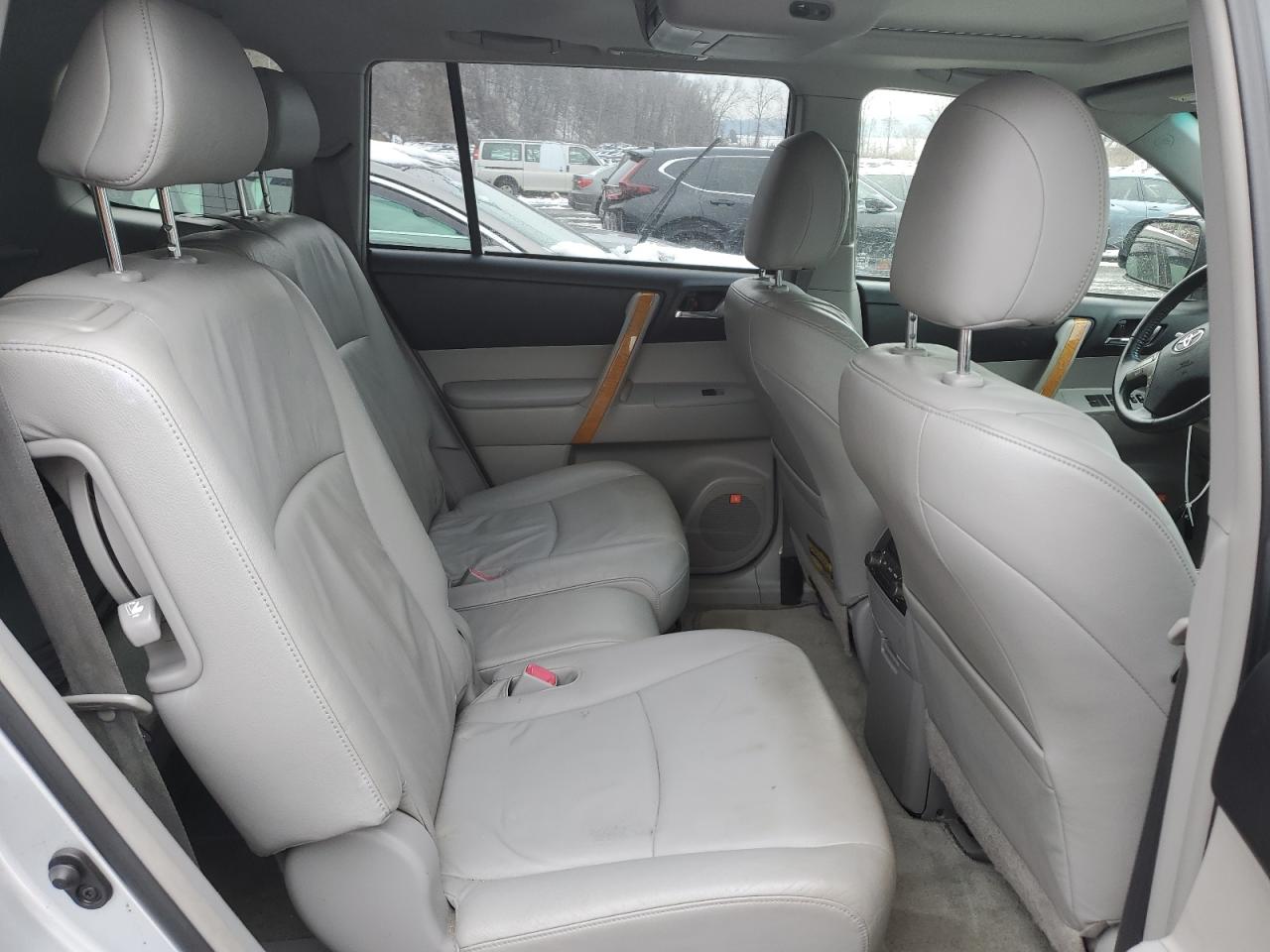 2010 Toyota Highlander - Image 11
