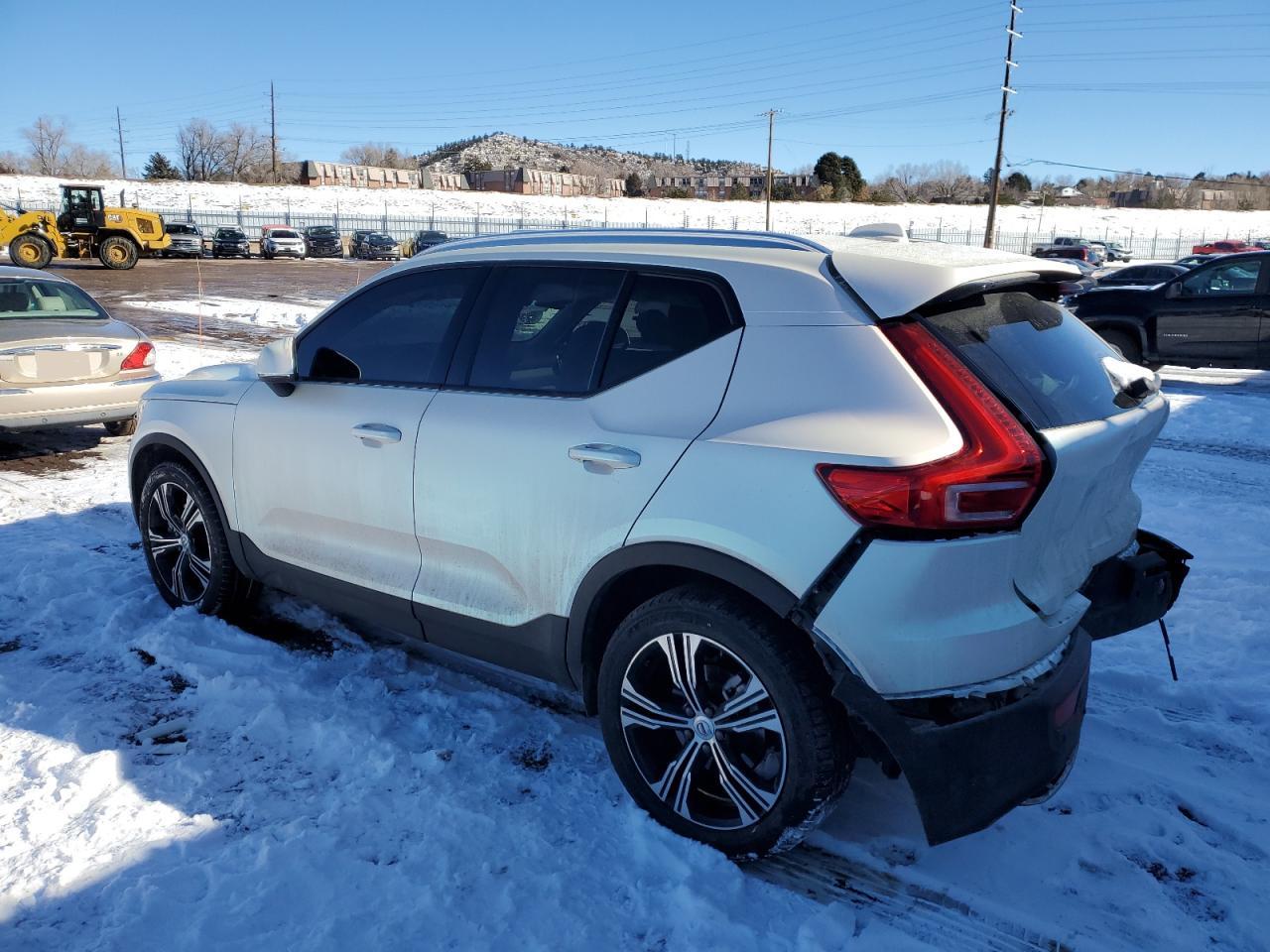 2022 Volvo XC40 - Image 2