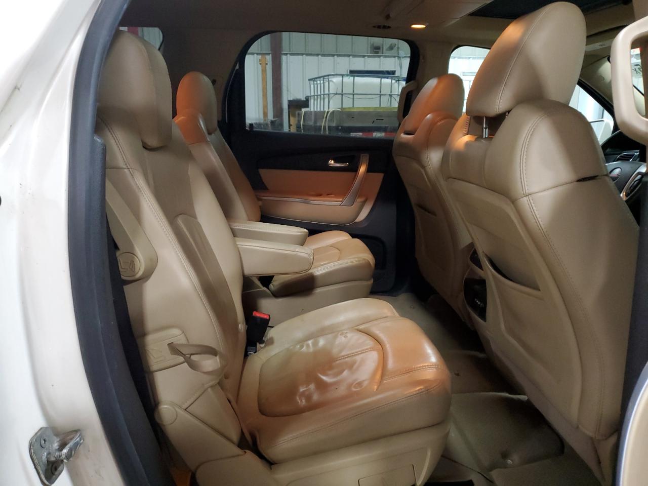 2010 GMC Acadia - Image 11