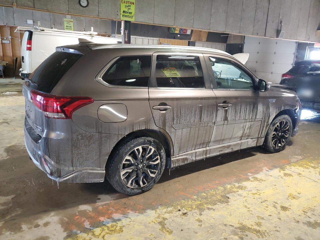 2018 Mitsubishi Outlander - Image 3