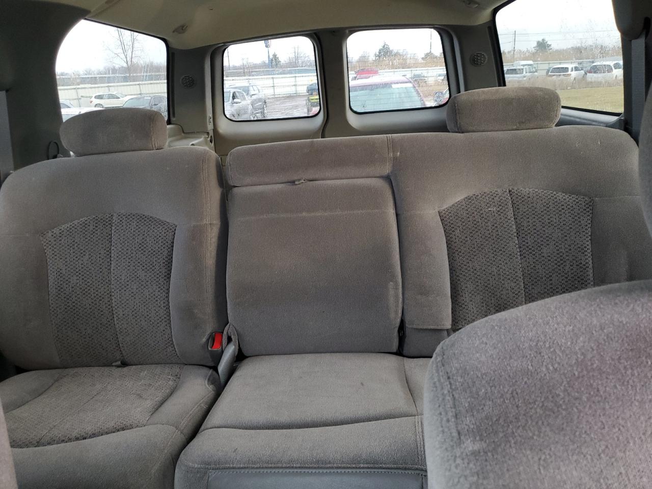 2001 Chevrolet Suburban - Image 10