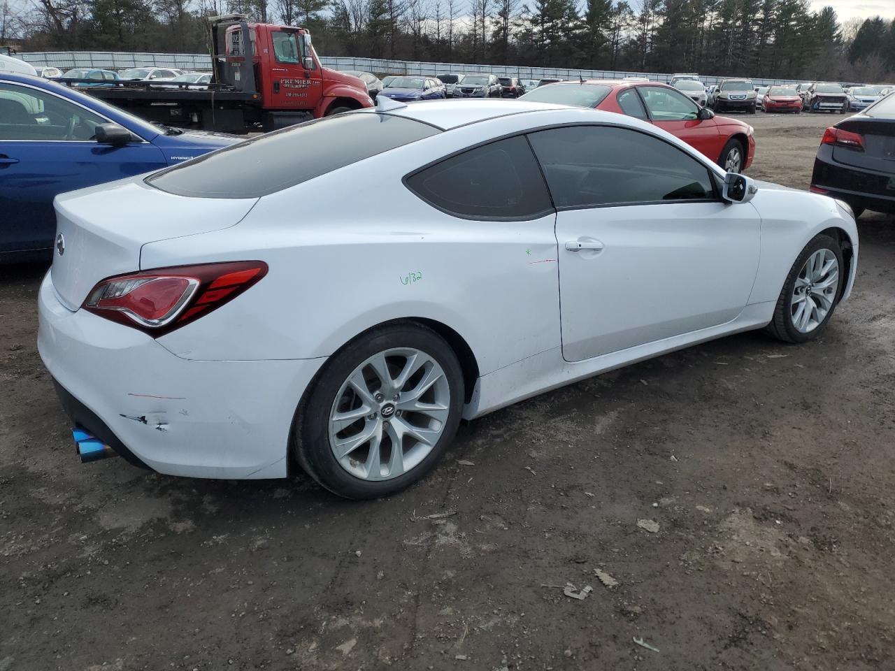 2016 Hyundai Genesis - Image 3