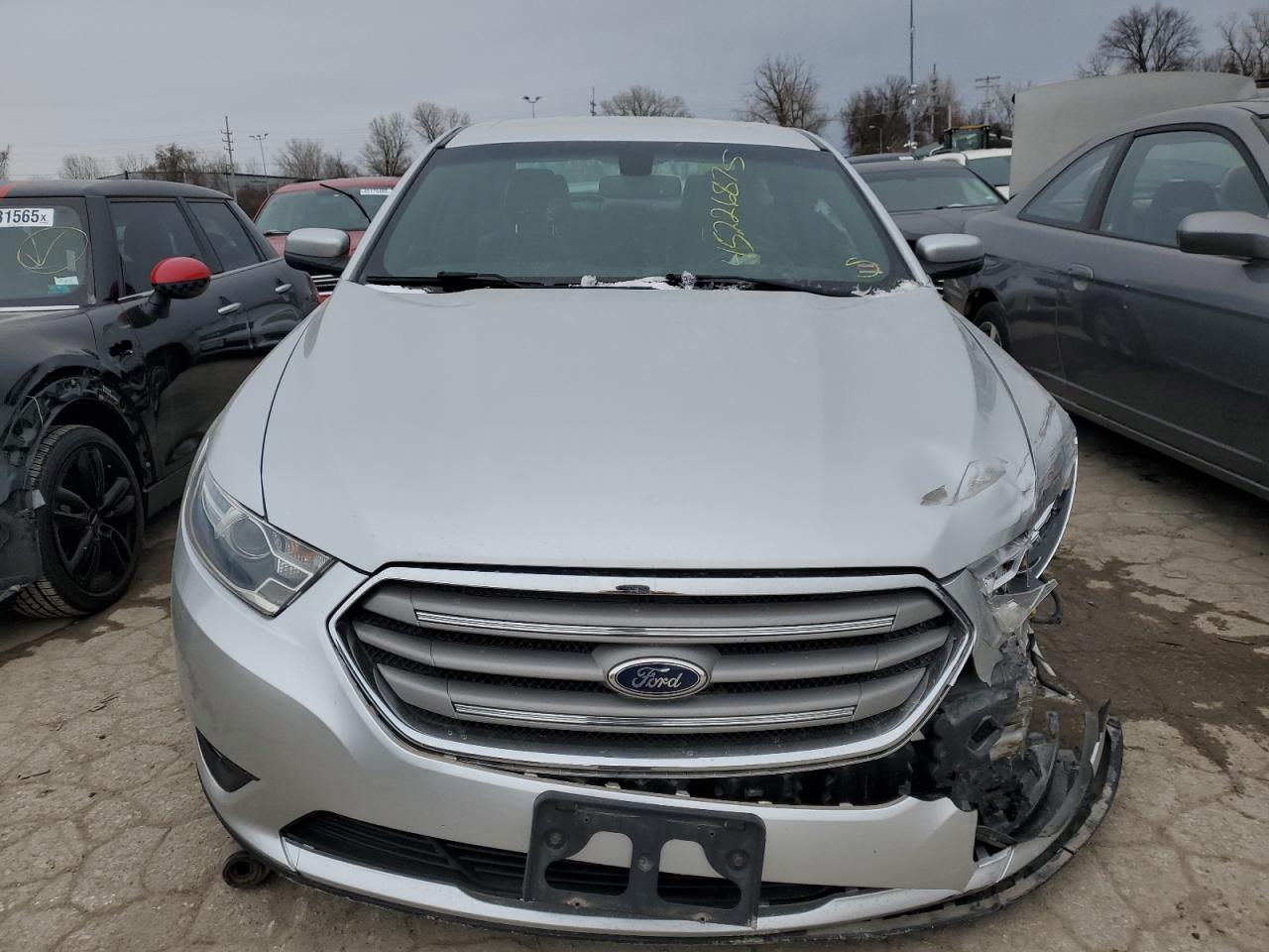 2015 Ford Taurus - Image 5