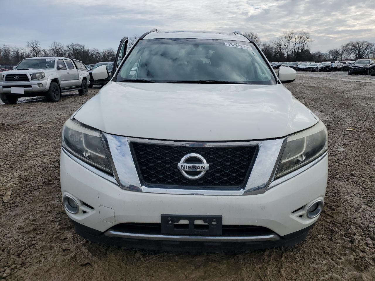 2014 Nissan Pathfinder - Image 5