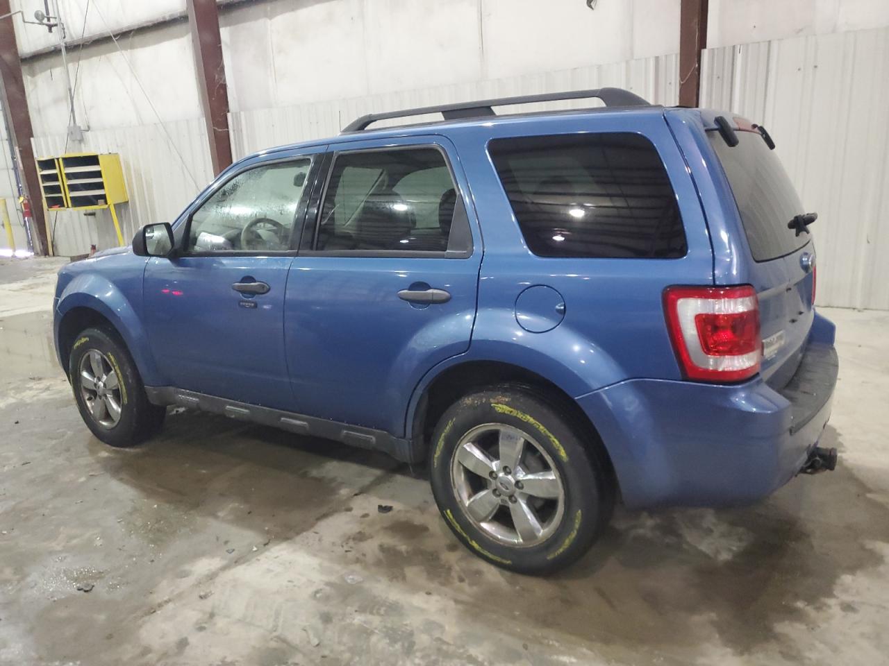 2010 Ford Escape - Image 2