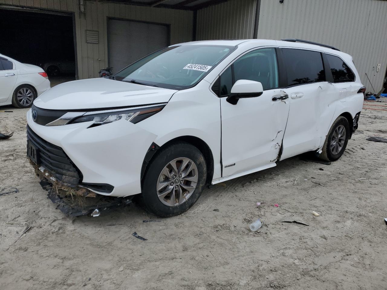 2021 Toyota Sienna - Image 1