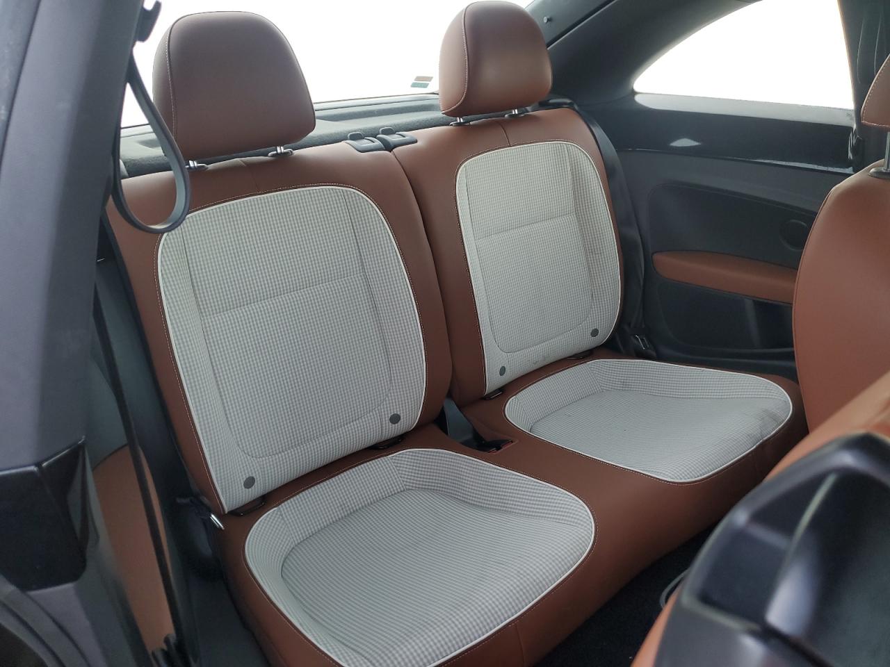 2016 Volkswagen Beetle - Image 10