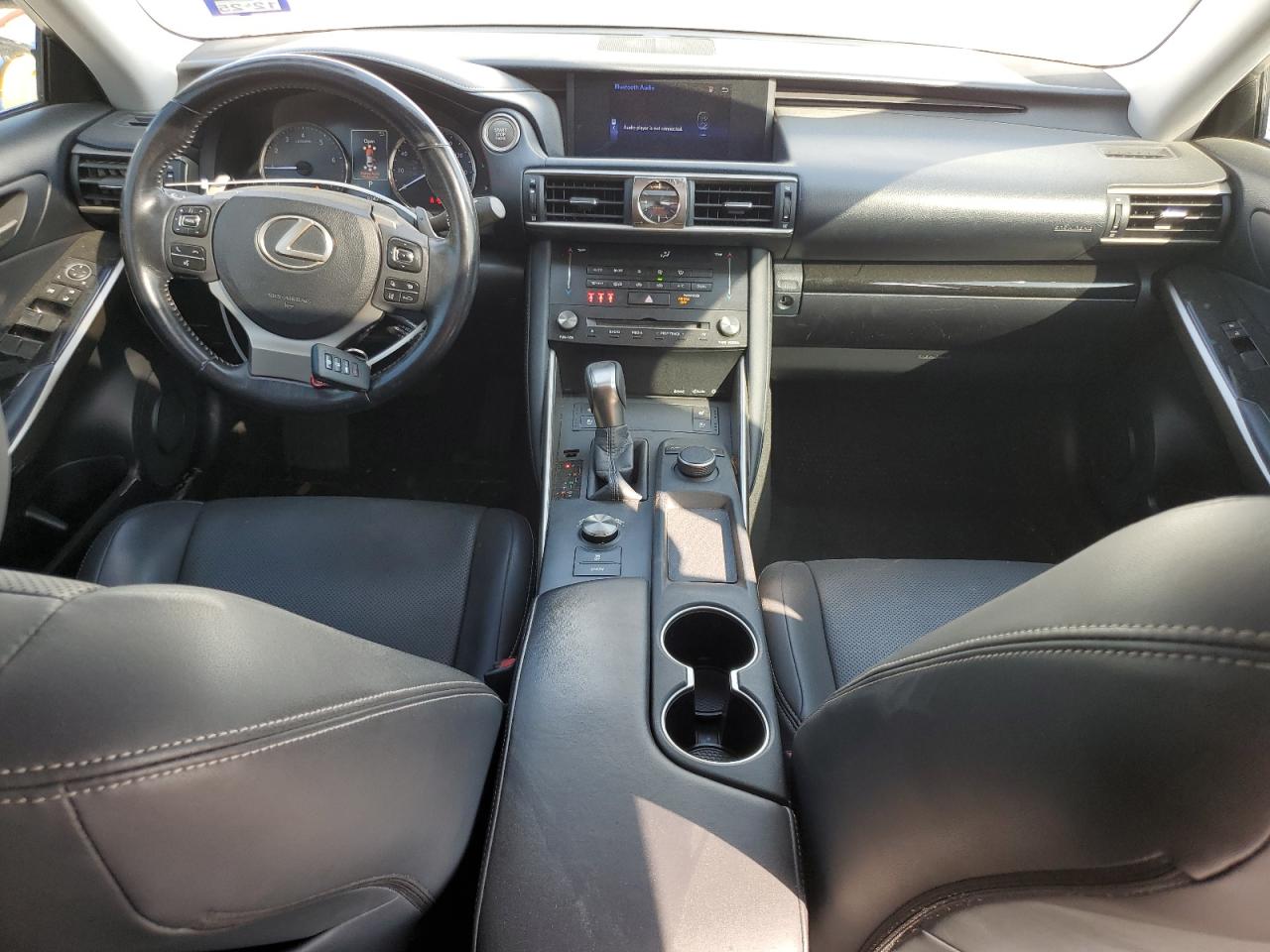 2017 Lexus IS - Image 8