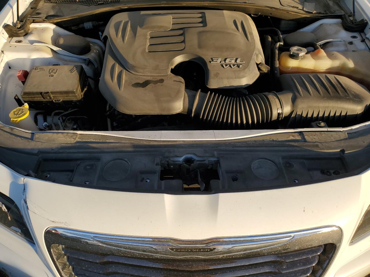 2014 Chrysler 300 - Image 11