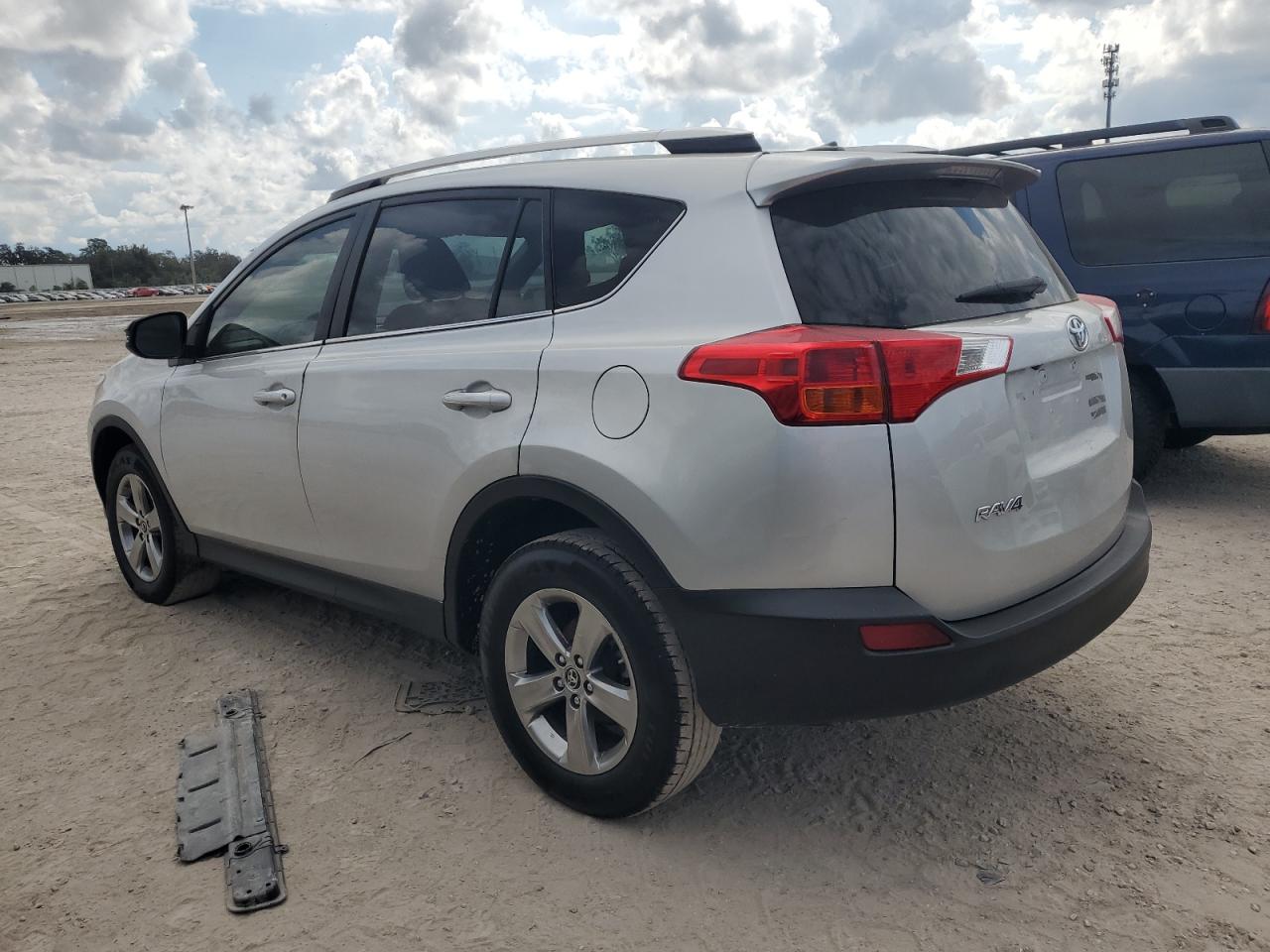 2015 Toyota RAV 4 - Image 2