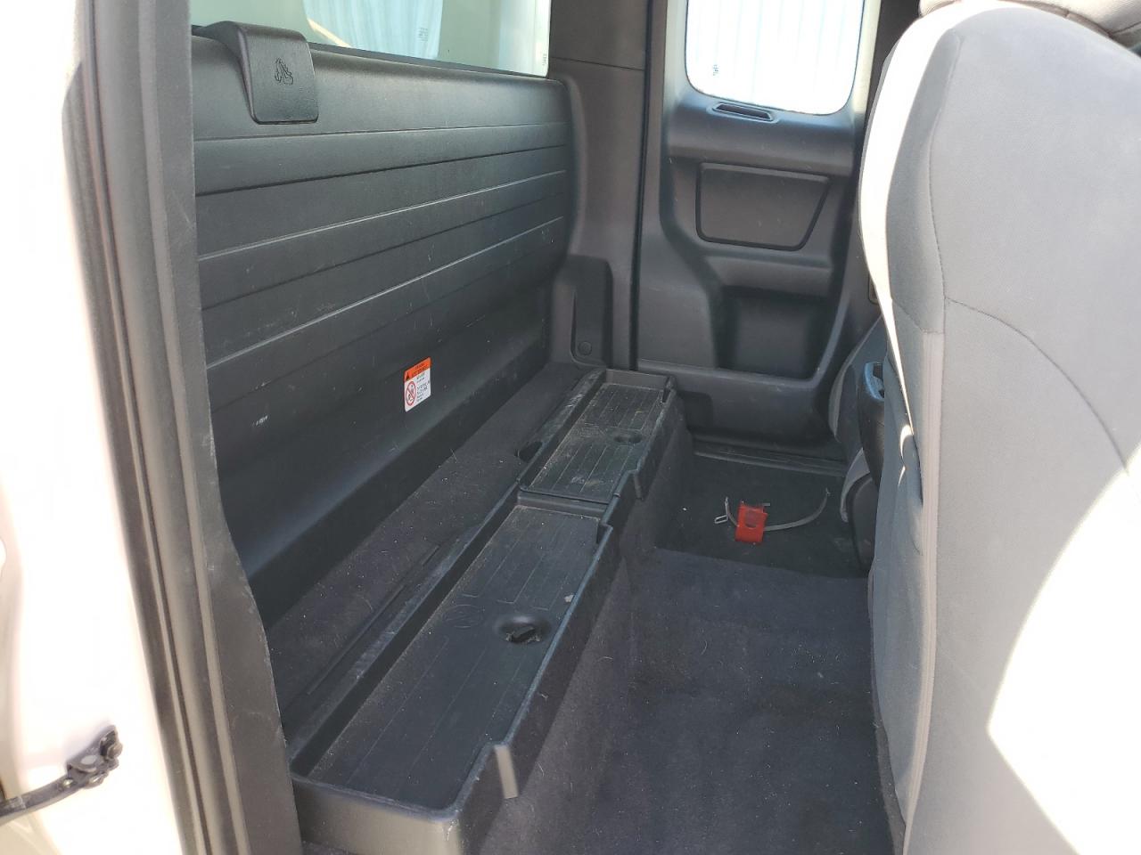 2016 Toyota Tacoma - Image 11