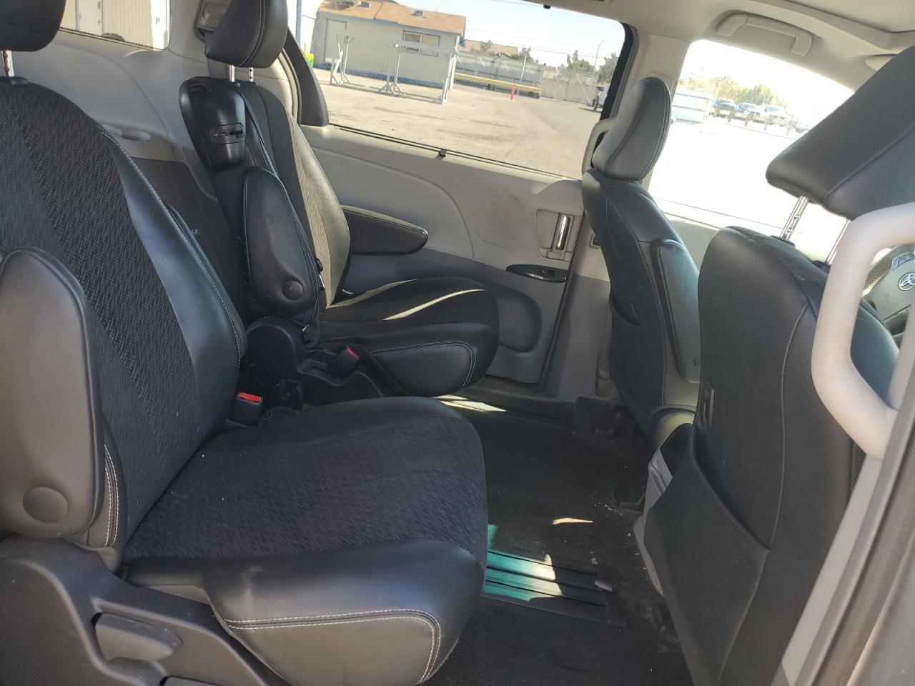 2013 Toyota Sienna - Image 11