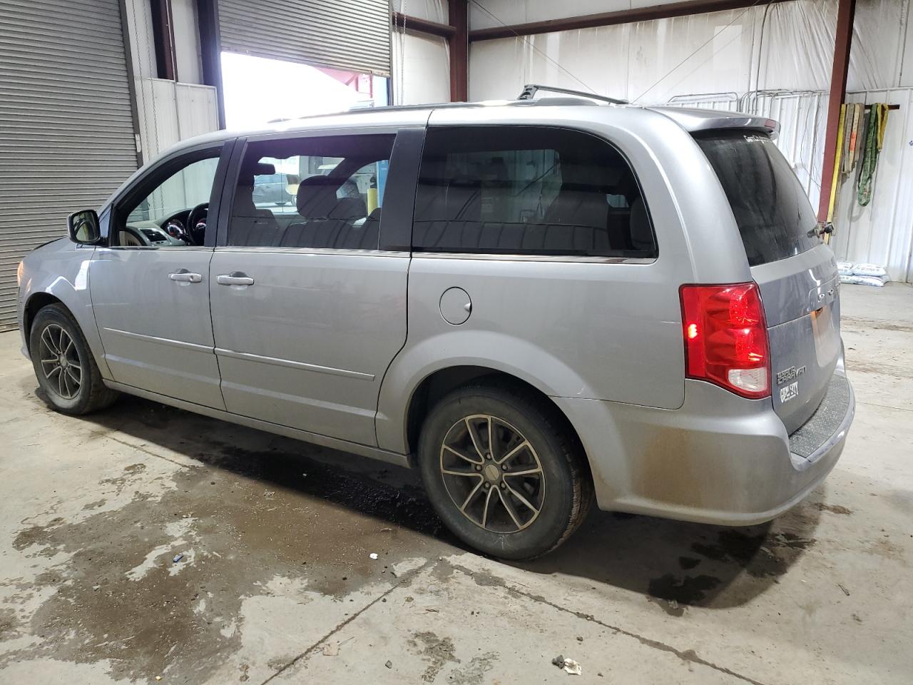 2017 Dodge Caravan - Image 2