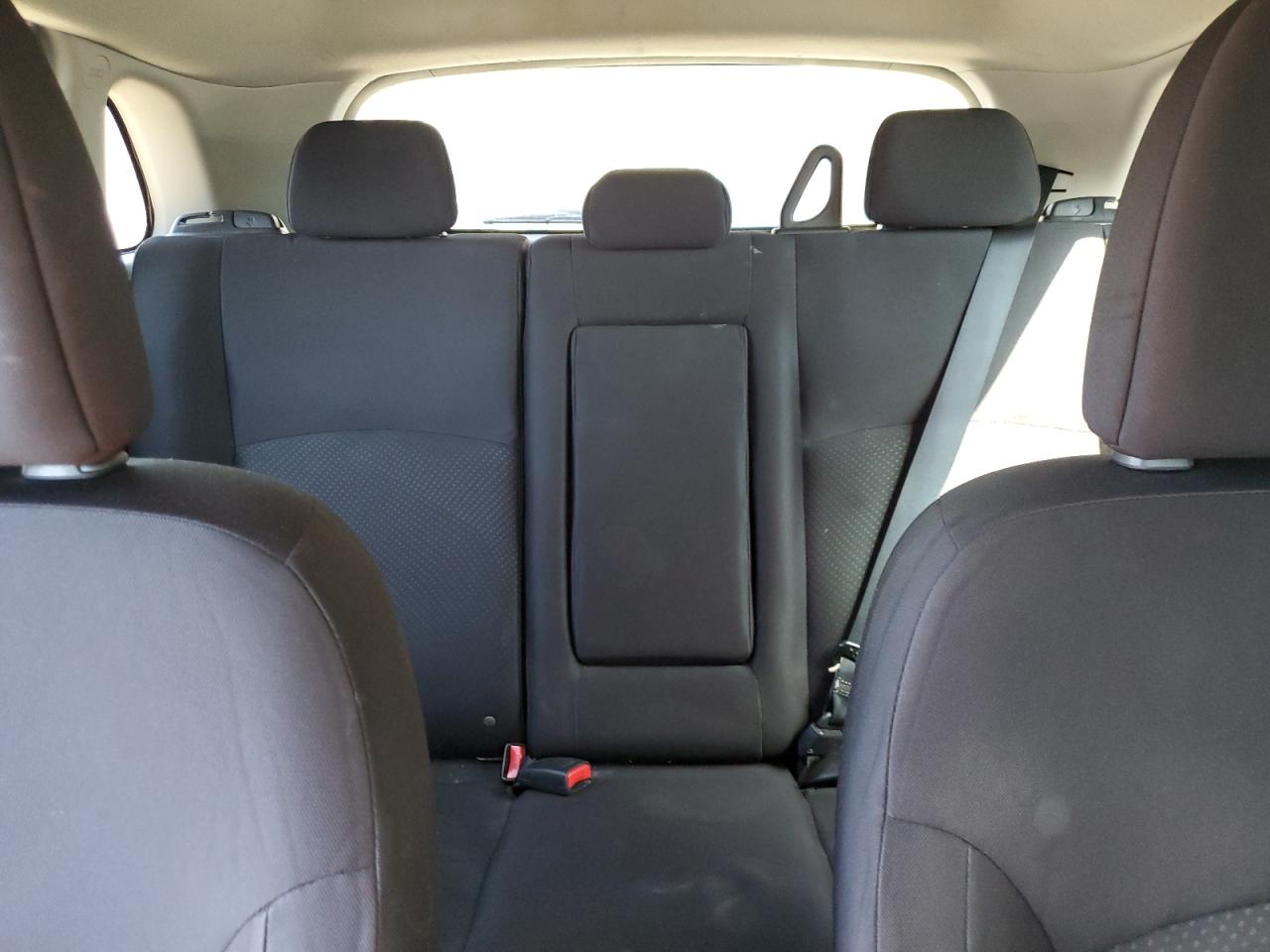 2015 Mitsubishi Outlander - Image 10