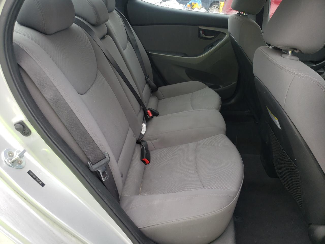 2015 Hyundai Elantra - Image 10