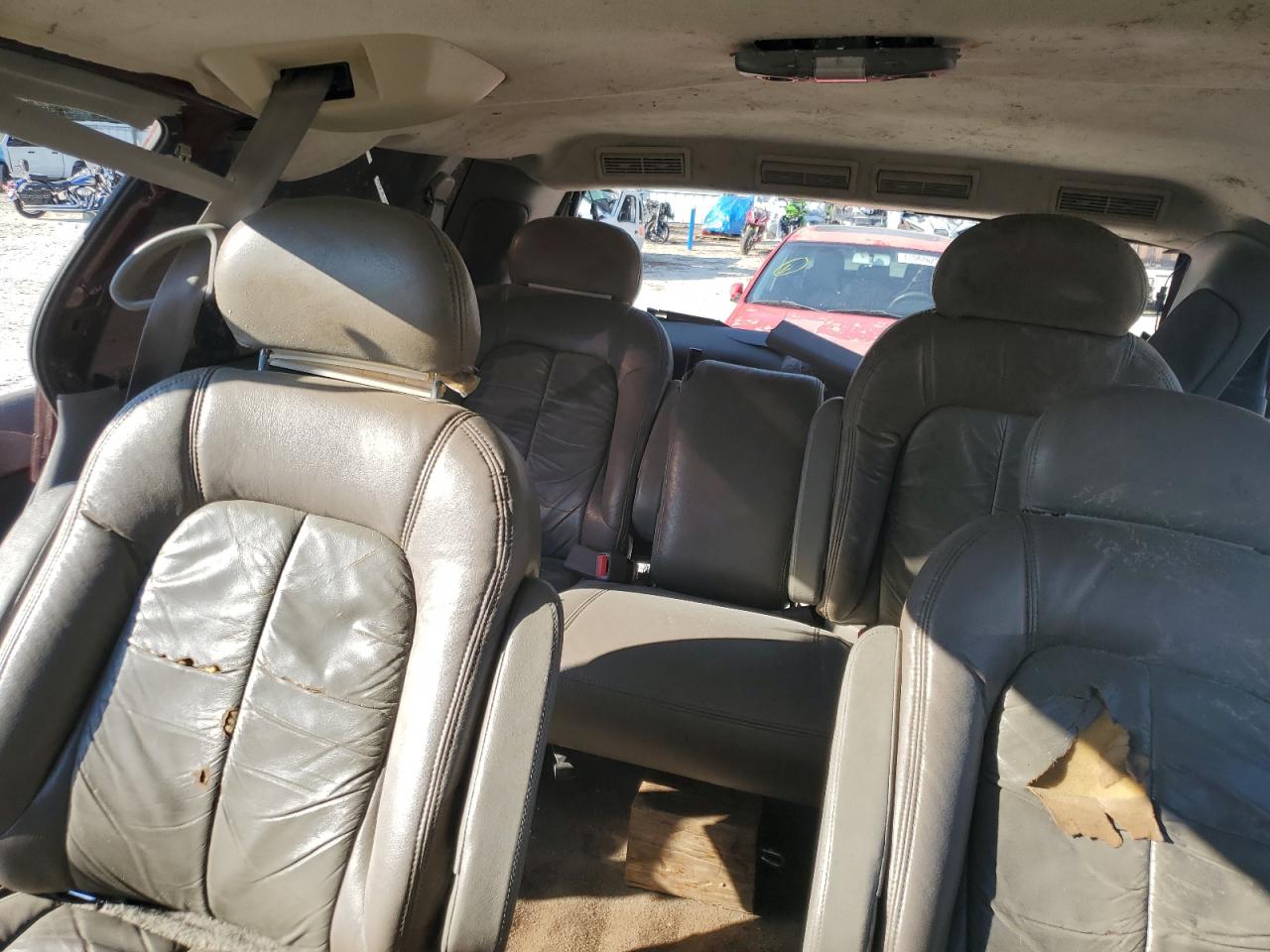 2004 Chevrolet Astro - Image 10