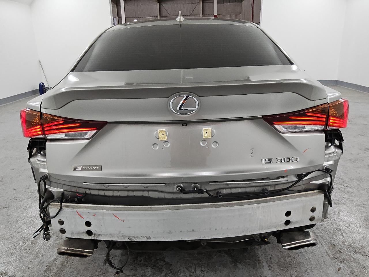2019 Lexus IS - Image 6