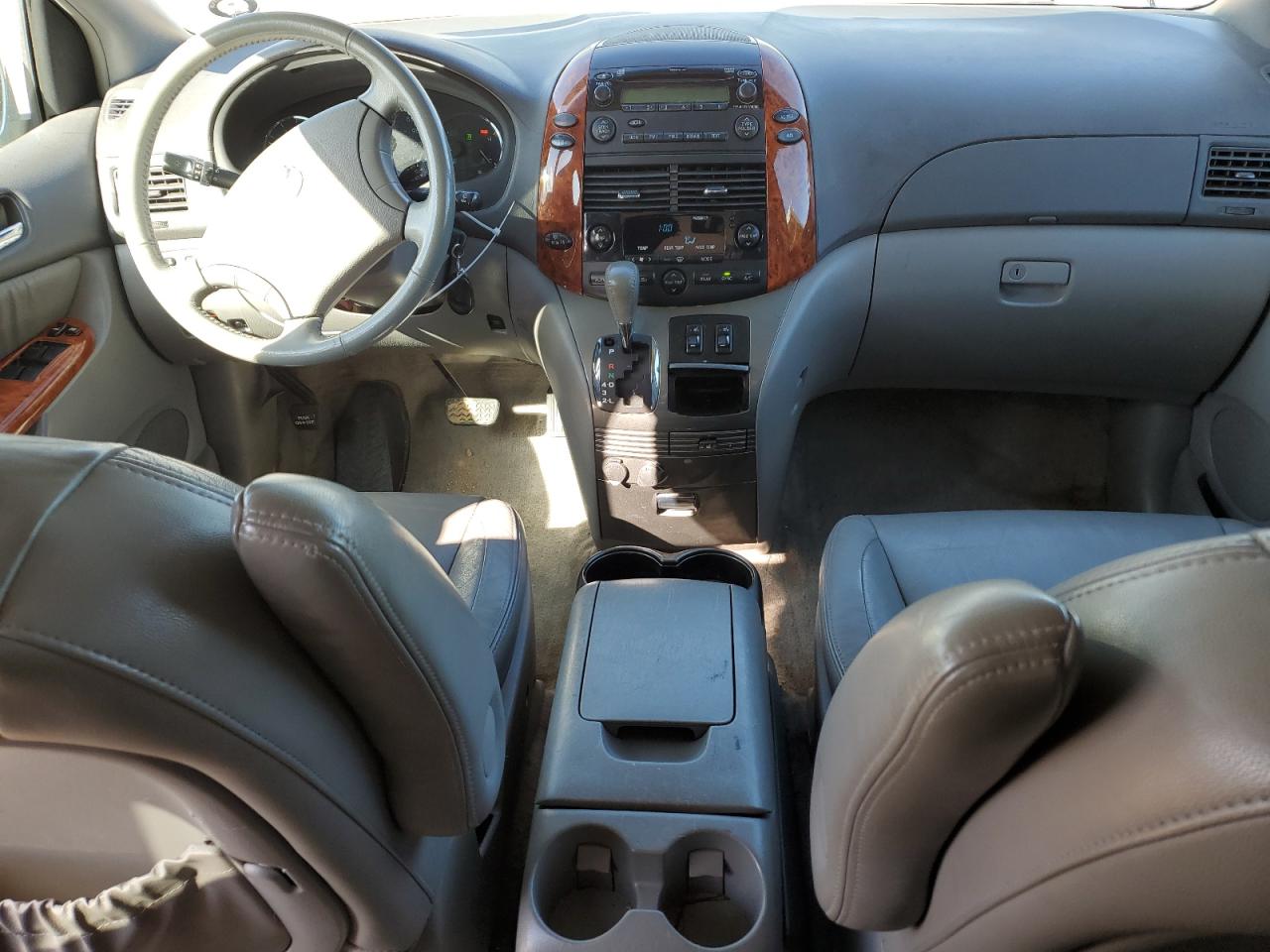 2010 Toyota Sienna - Image 8