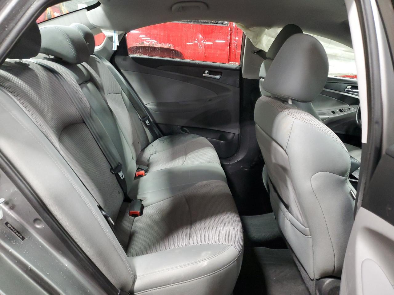 2014 Hyundai Sonata - Image 11