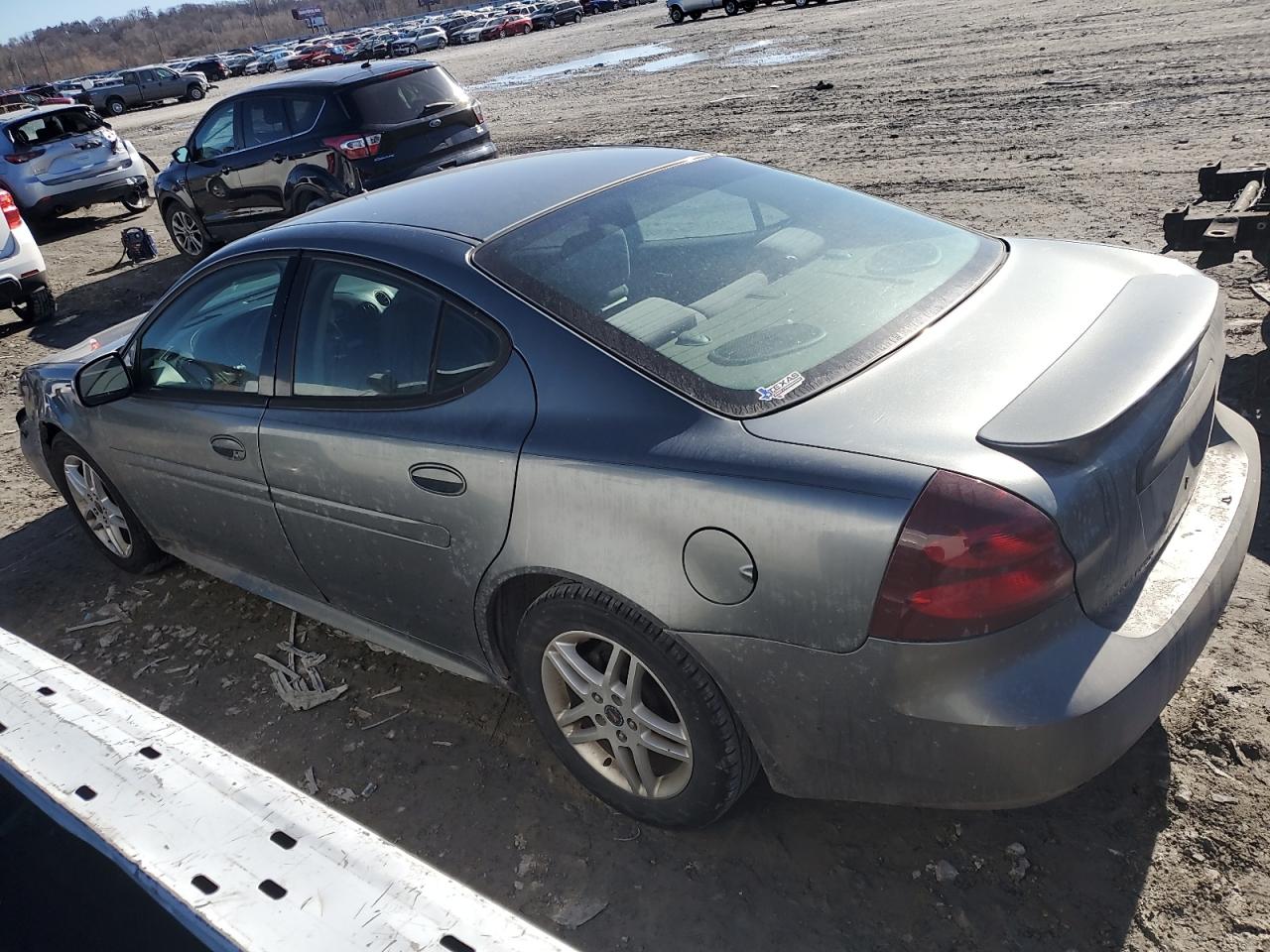 2005 Pontiac Grand Prix - Image 2
