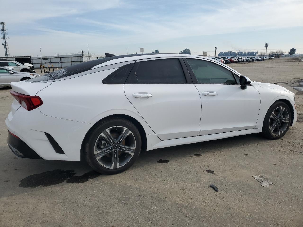 2022 Kia K5 - Image 3
