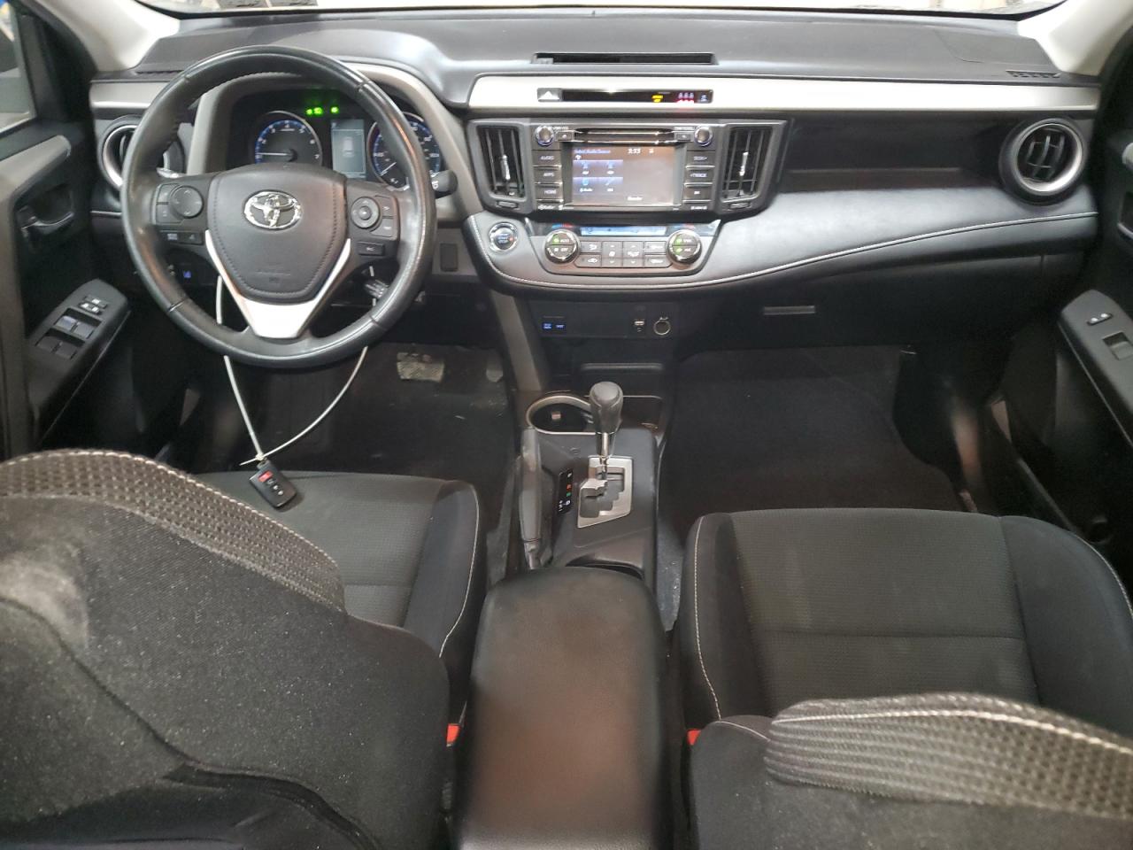 2017 Toyota RAV 4 - Image 8