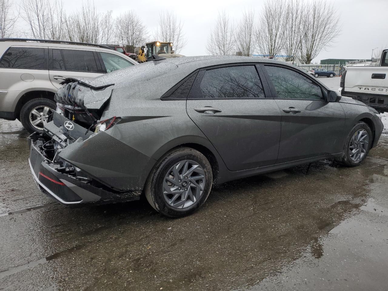 2024 Hyundai Elantra - Image 3