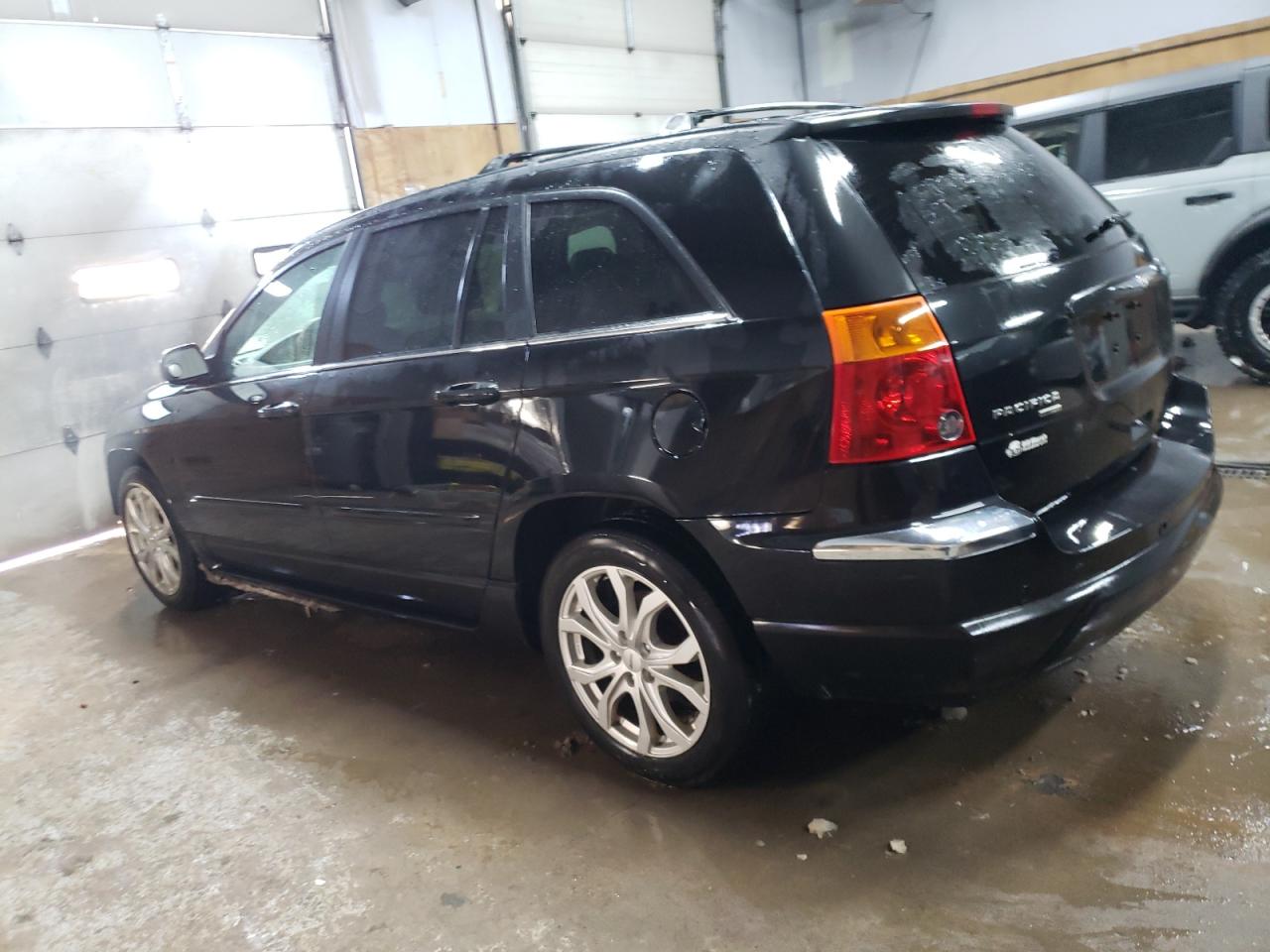2005 Chrysler Pacifica - Image 2