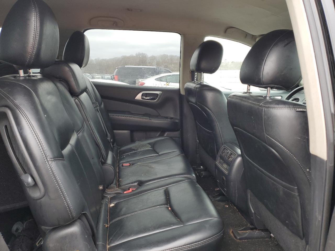 2015 Nissan Pathfinder - Image 11