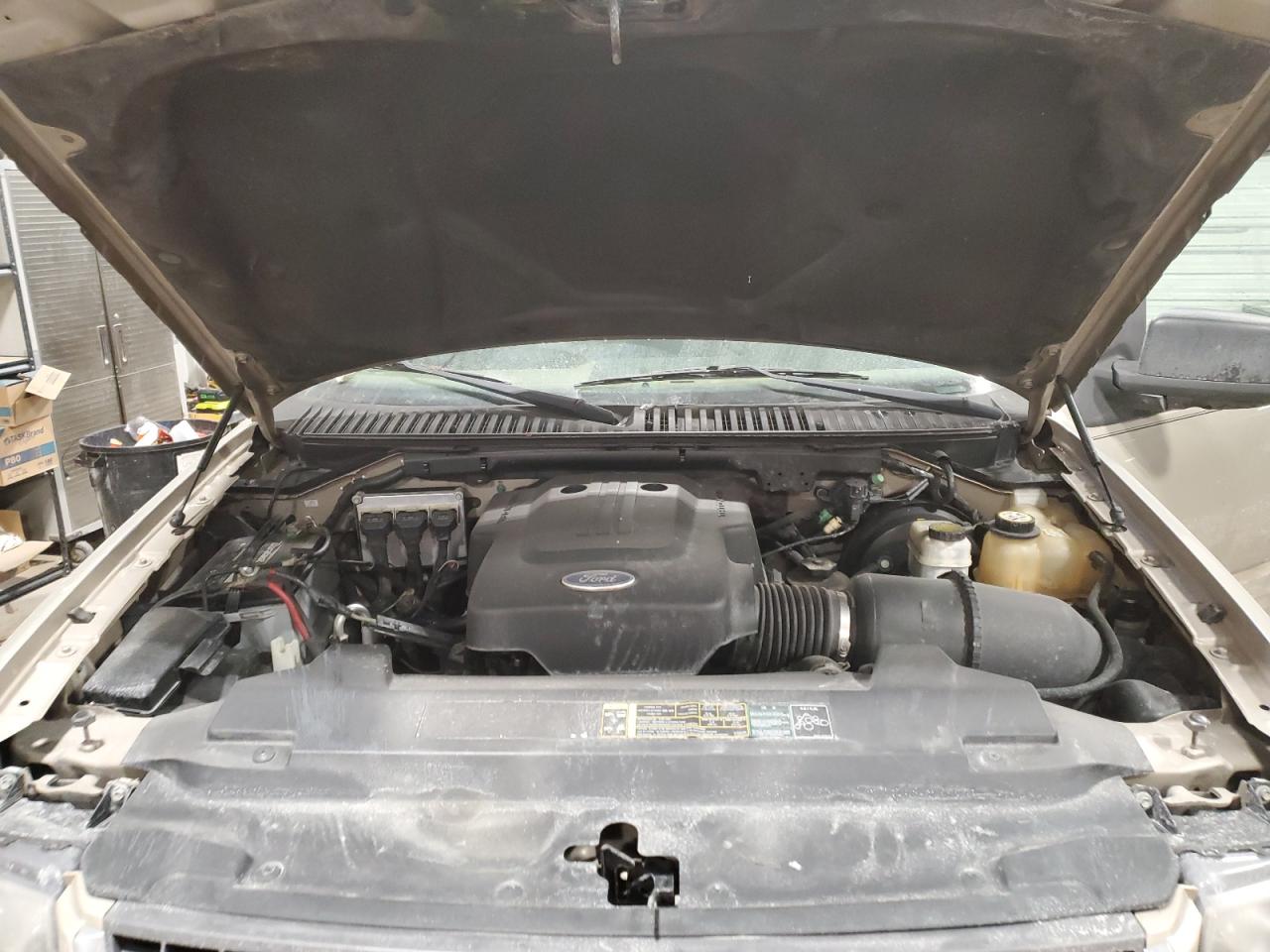 2004 Ford Expedition - Image 12