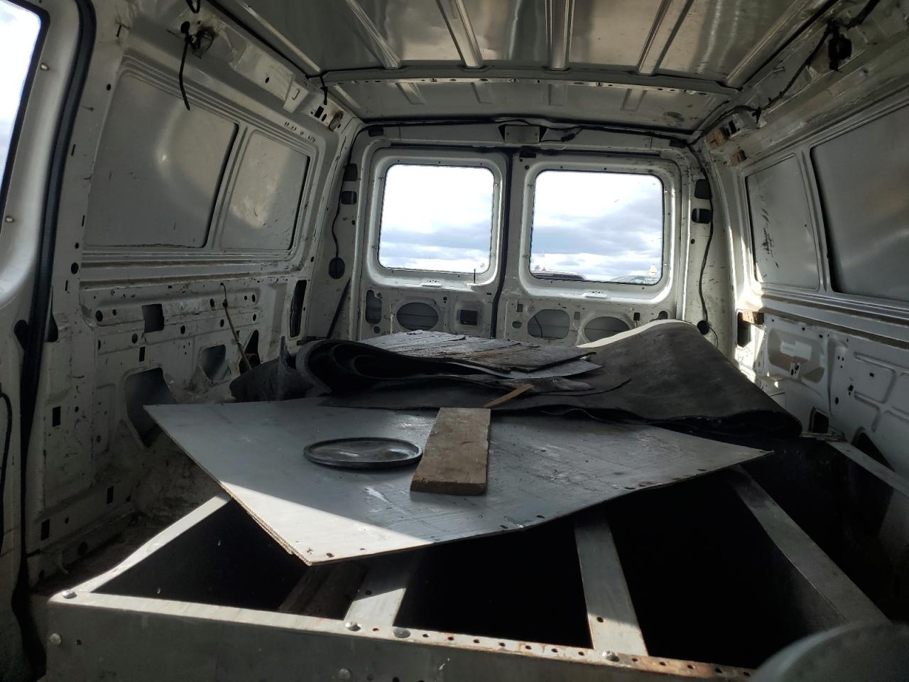 2005 Ford Econoline - Image 10